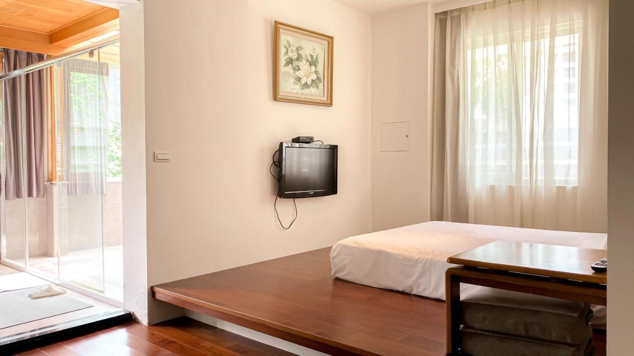 Yage Hotspring House Bed & Breakfast Джиаоси Екстериор снимка
