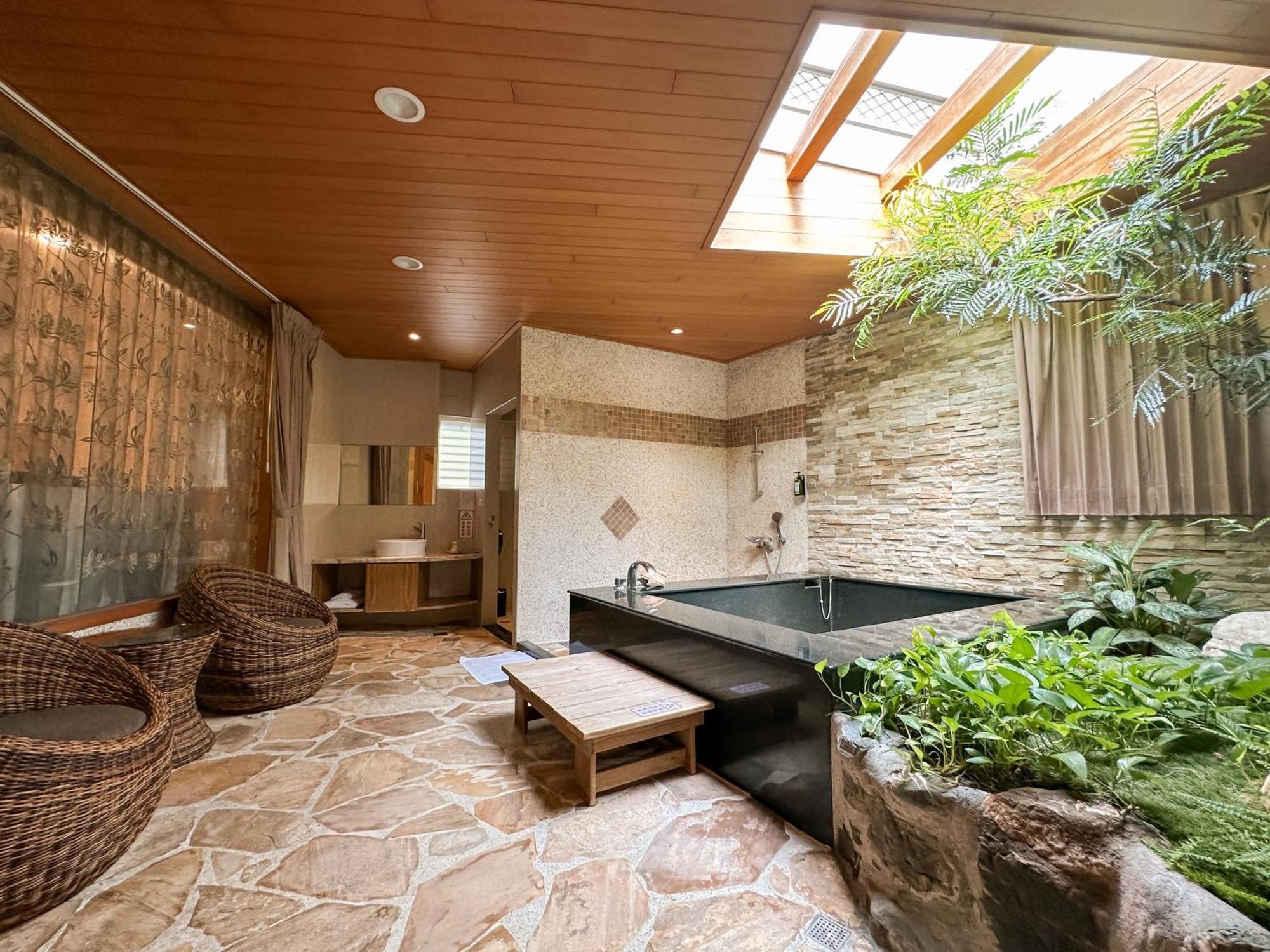 Yage Hotspring House Bed & Breakfast Джиаоси Екстериор снимка