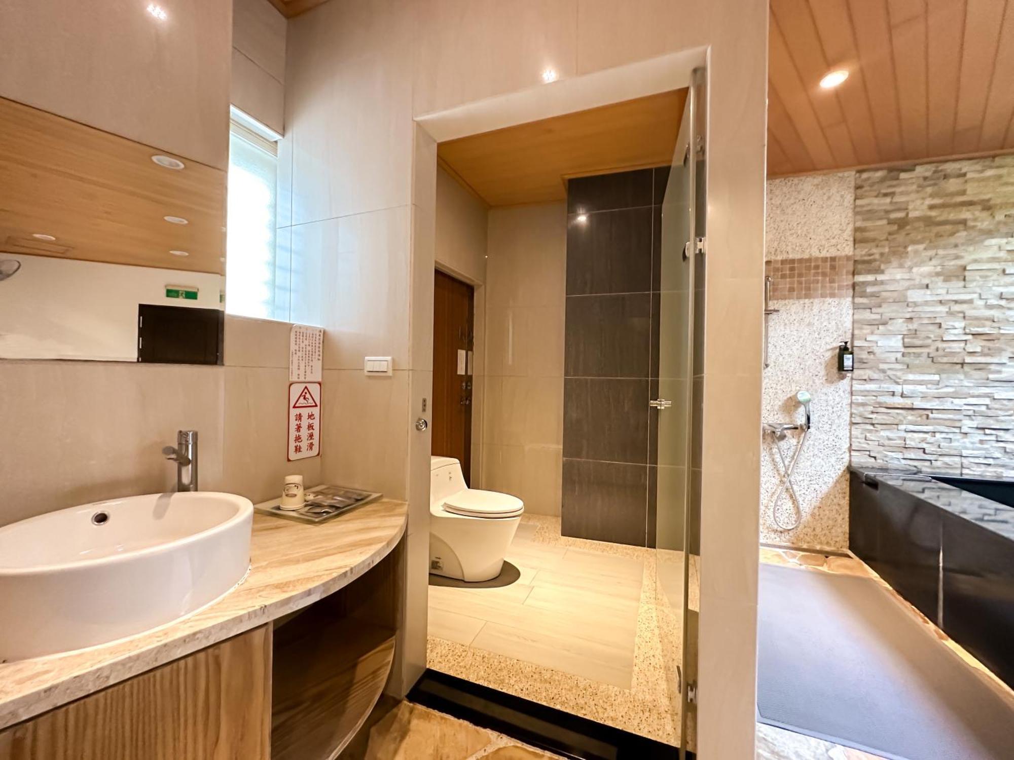 Yage Hotspring House Bed & Breakfast Джиаоси Екстериор снимка