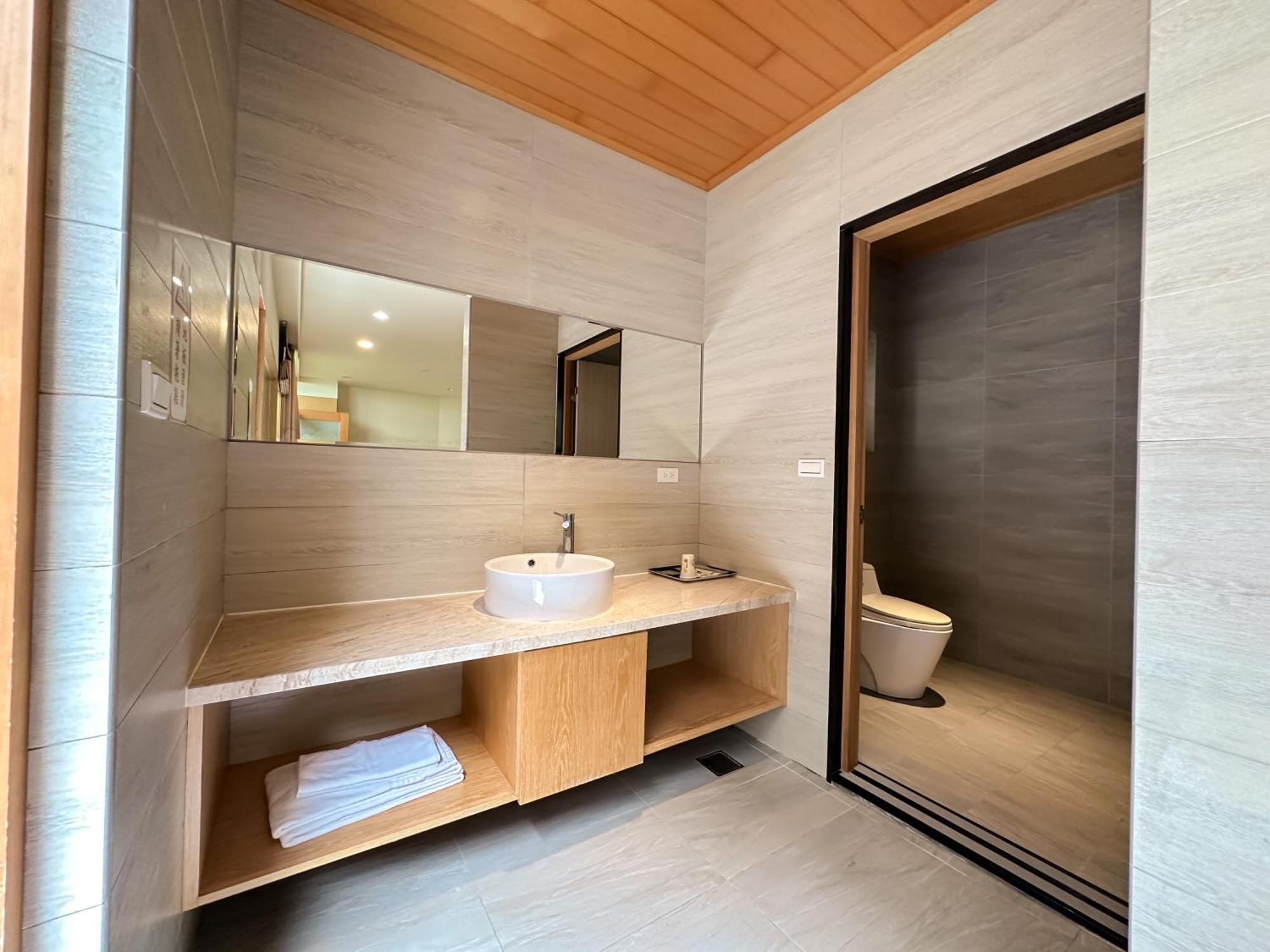 Yage Hotspring House Bed & Breakfast Джиаоси Екстериор снимка