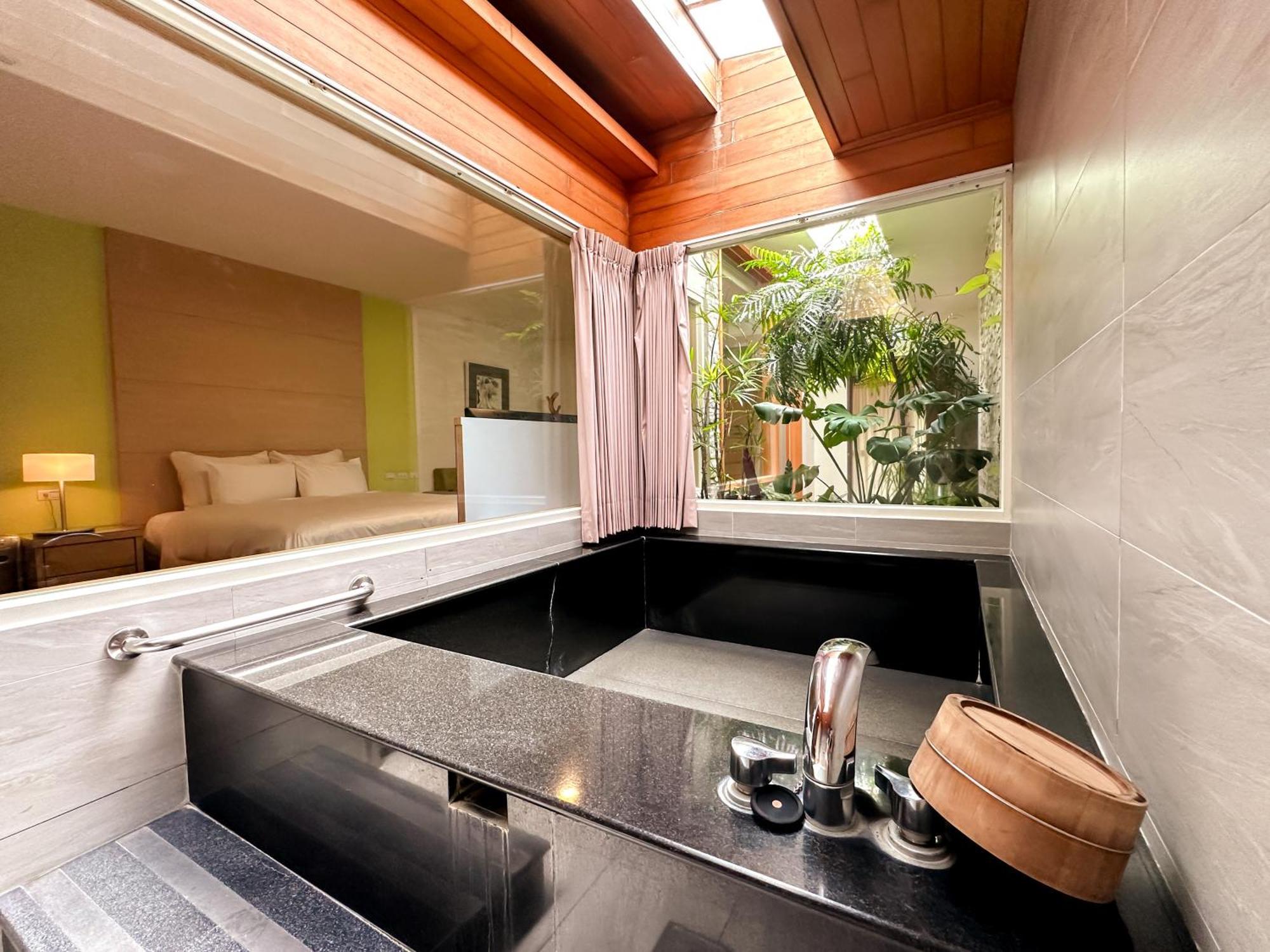 Yage Hotspring House Bed & Breakfast Джиаоси Екстериор снимка